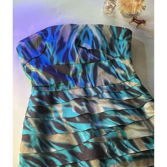Bebe Percy Pleated print bodice dress. Body contouring Pleats, Blue, Tan, Brown - Picture 1 of 7